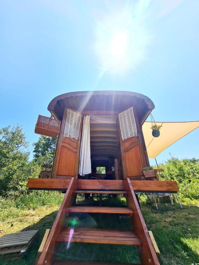 ホテル La Roulotte Du Coustal, Cajarc, Lot エクステリア 写真