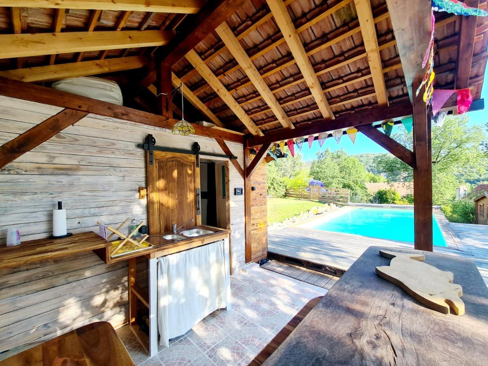 ホテル La Roulotte Du Coustal, Cajarc, Lot エクステリア 写真